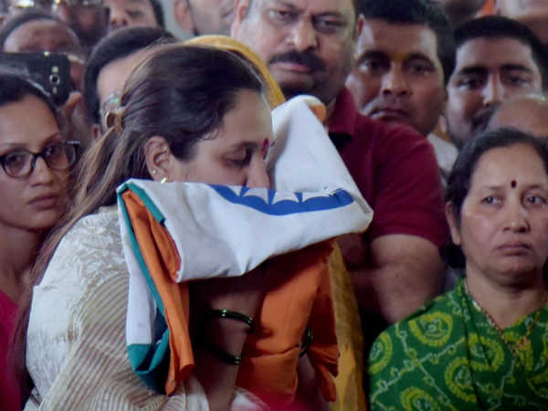 साल 2015 में हुई थी मेजर महादिक से शादी
