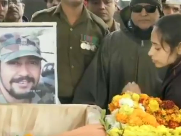 आखिरी बार फ्लाइंग किस