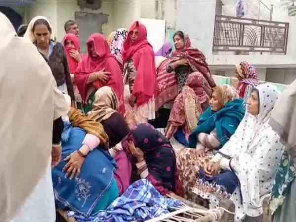 चार किलोमीटर निकला लंबा काफिला