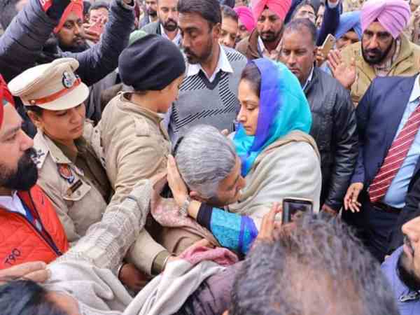 बेटे से किया वादा, लौटकर स्कूल में कराएंगे एडमिशन