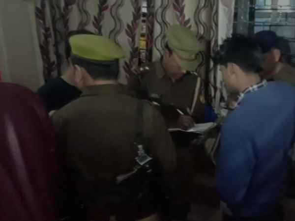 बाइक स्टार्ट ना होने पर पैदल ही भागे
