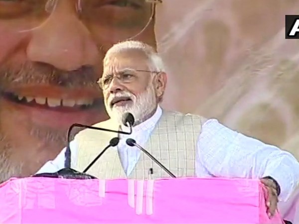 many peoples are injured during PM Modis Durgapur rally in West Bengal many peoples are injured during PM Modis Durgapur rally in West Bengal