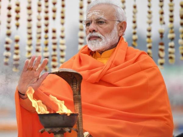 त्रिवेणी घाट पर की पूजा अर्चना