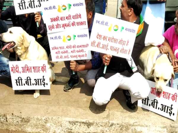 Unique protest in bhopal says Modi-Shahs CBI Unique protest in bhopal says Modi-Shahs CBI