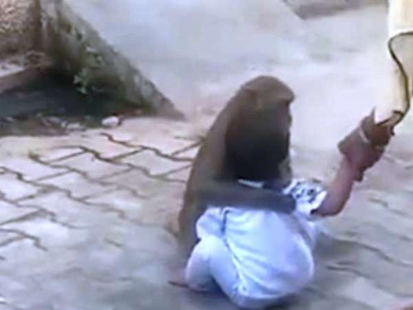 छुड़ाने पर मासूम को सीने से लगा लिया