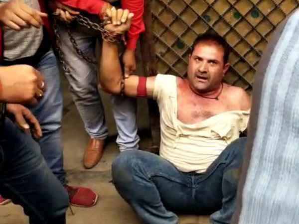 जंजीरों से बांधकर पीटा
