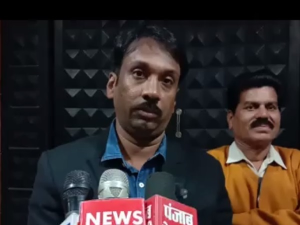 दोनों के बीच कई बार कहासुनी हो चुकी थी
