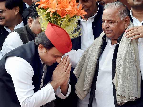 टिकट बंटवारे में देरी पर सपा संरक्षक ने उठाए सवाल