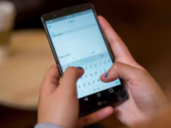 अश्लील वीडियो दिखाने का प्रयास