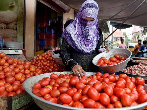 पाकिस्तान में टमाटर हुआ 180 रुपये प्रति किलो
