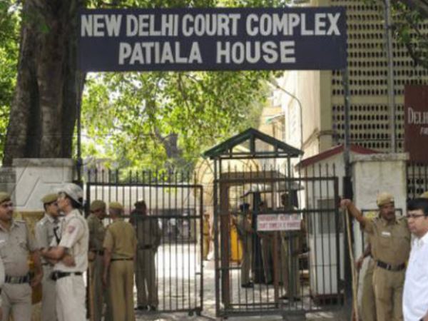 दिल्ली सरकार को पड़ी कोर्ट की फटकार