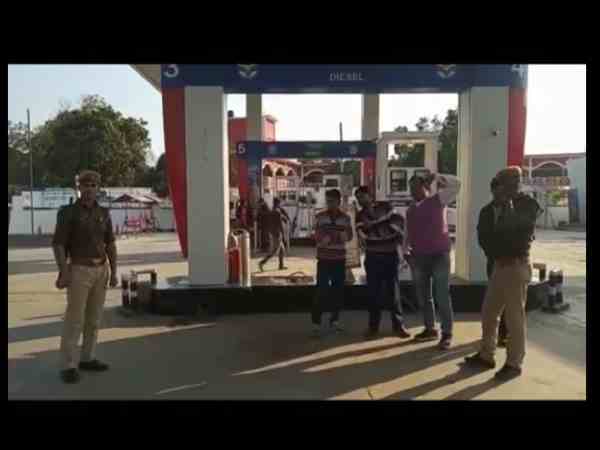gangster looted 16 lakh rupees from petrol pump gangster looted 16 lakh rupees from petrol pump
