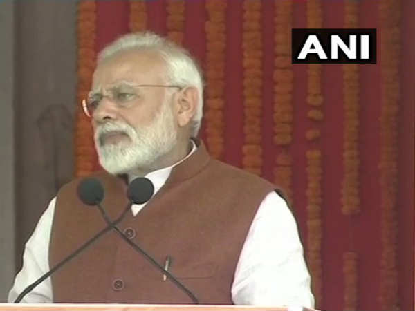 चंद्रबाबू नायडू पर जमकर बरसे पीएम मोदी, कहा- आप चुनाव हारने और ससुर की पीठ में छुरा घोंपने में सीनियर चंद्रबाबू नायडू पर जमकर बरसे पीएम मोदी, कहा- आप चुनाव हारने और ससुर की पीठ में छुरा घोंपने में सीनियर