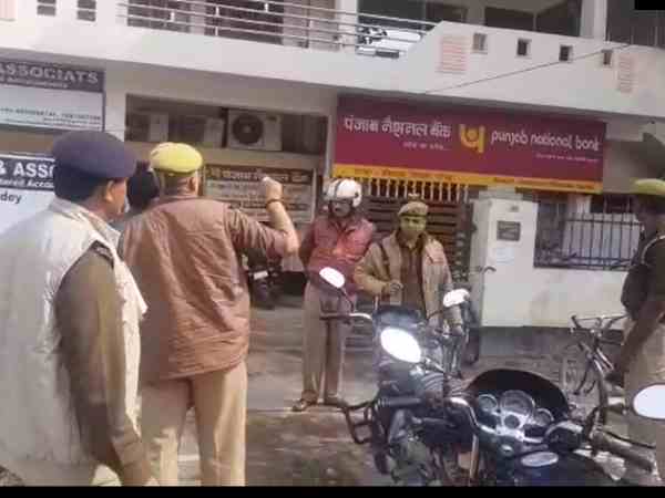 Two lakhs loot with a man Two lakhs loot with a man