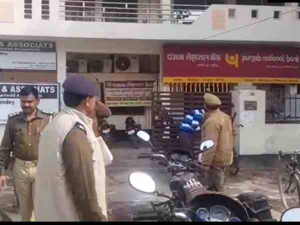 Two lakhs loot with a man Two lakhs loot with a man