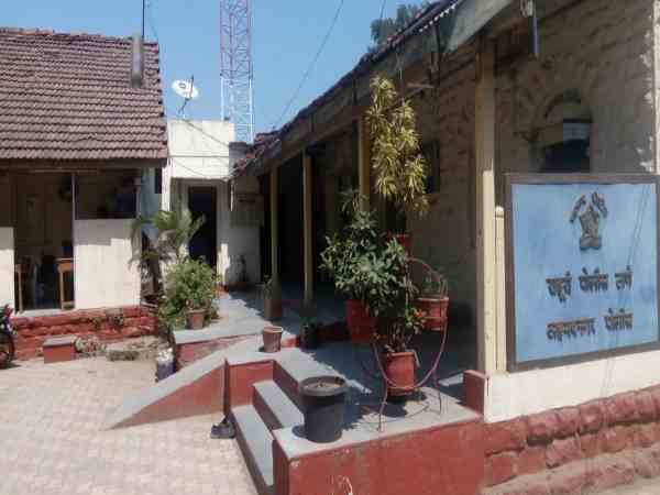 अपराधी पहुंचा थाने