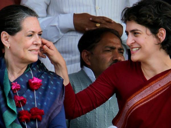परिवारवाद के नाम पर प्रियंका पर हमला