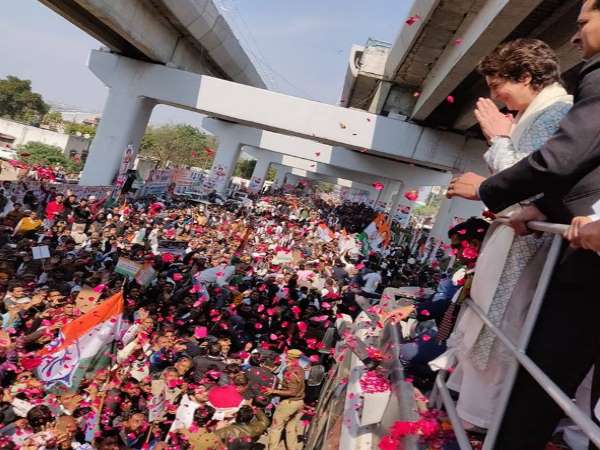 Priyanka Gandhi road show in Lucknow, See Photos Priyanka Gandhi road show in Lucknow, See Photos
