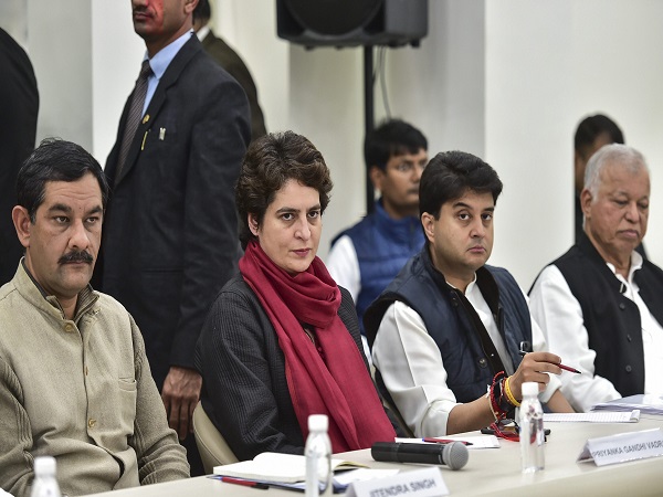 इसलिए राहुल से दूर बैठीं थी प्रियंका