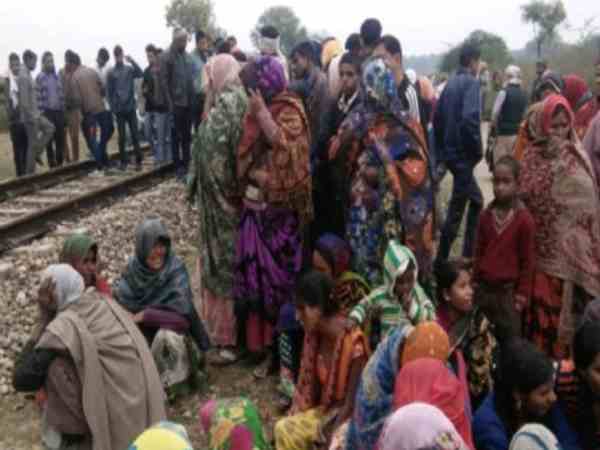 परिजनों ने किया रोड जाम