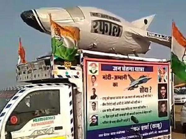 प्रदर्शनी में नजर आया रफाल