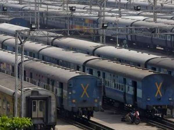 इधर, रेलवे ने रद्द की 26 ट्रेन, 55 का रूट बदला