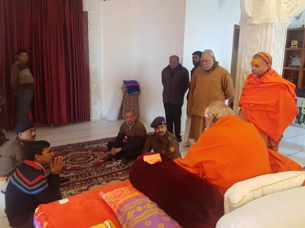 सीएम योगी ने फोन पर किया आग्रह