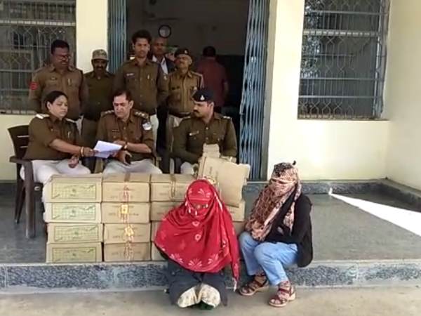 Sagar police arrest two girls in liquor smuggling case Sagar police arrest two girls in liquor smuggling case