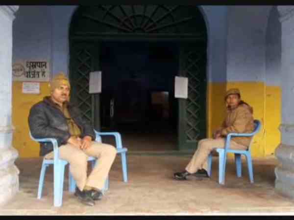 विद्यालय के अध्यापक ने बताया