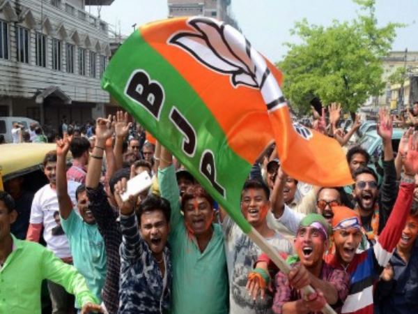केंद्र में एनडीए और राज्य में बीजेपी से कितने संतुष्ट?