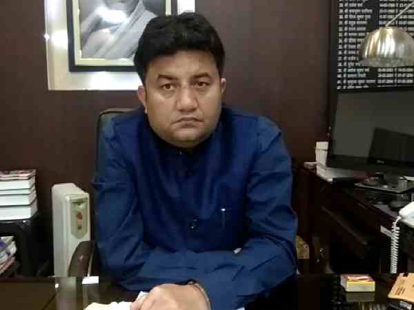 मृतकों के खाते में पेंशन भेज निकाली