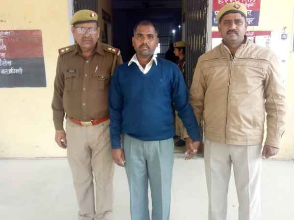 Shahjahanpur Police arrested husband on charges of killing wife Shahjahanpur Police arrested husband on charges of killing wife