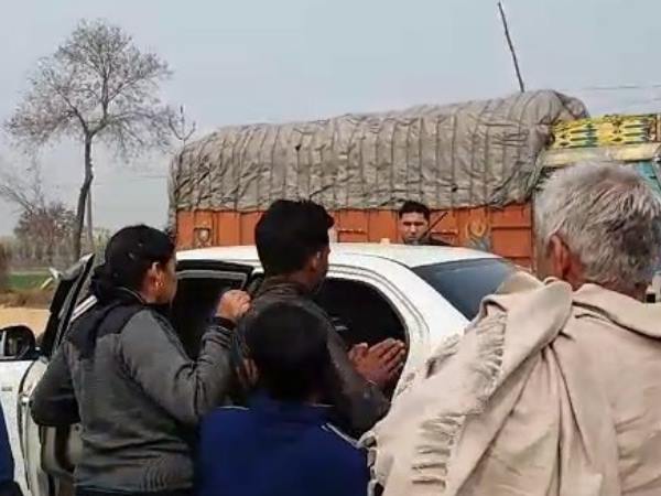 lady police beating boy caught on camera lady police beating boy caught on camera