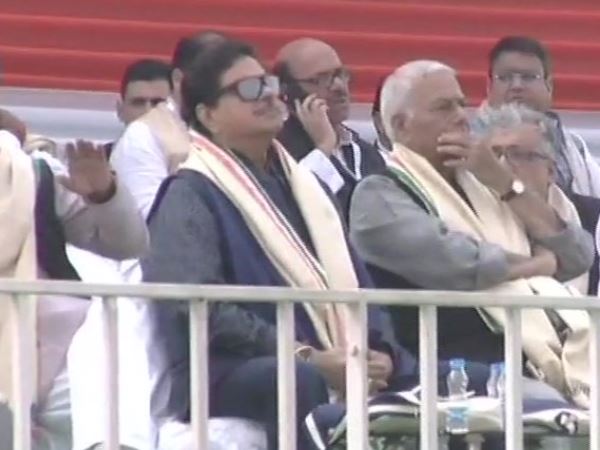 अपनी ही पार्टी के खिलाफ कई बार खोला है मोर्चा