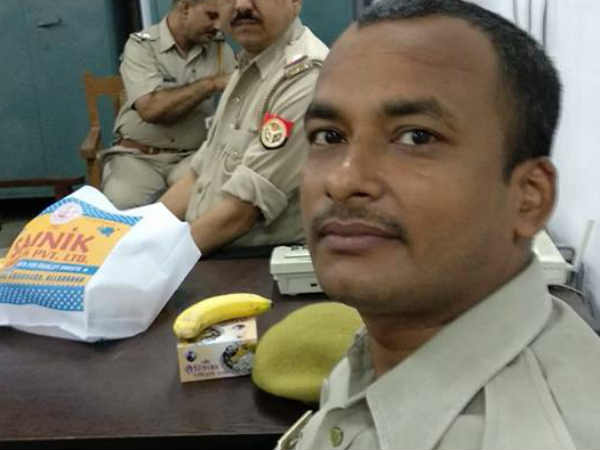 दिन में ऑफिस का काम करता और रात में पढ़ाई