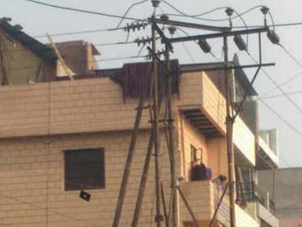 दूसरी मंजिल से उड़ा रहा था पतंग