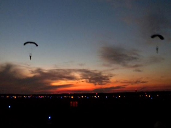 two unidentified persons landed on parachute in navi mumbai, were foreign couple: probe two unidentified persons landed on parachute in navi mumbai, were foreign couple: probe