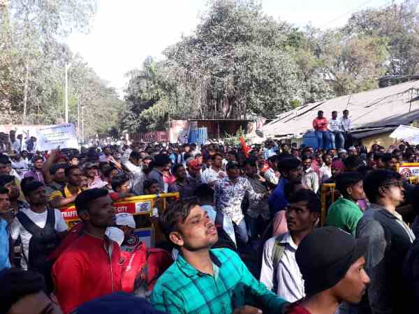 police lathicharge on the students for protesting police lathicharge on the students for protesting