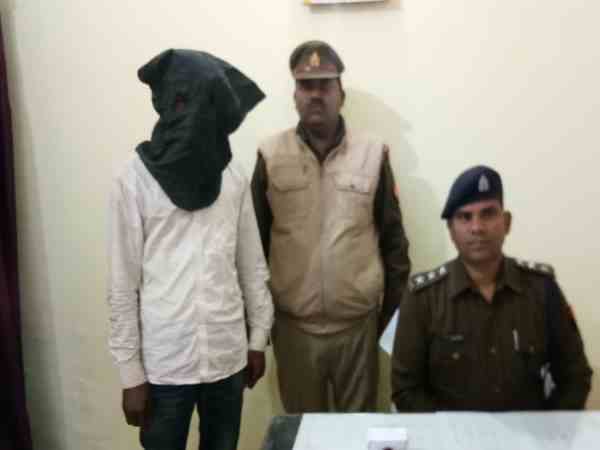 A man caught with gold theft from Gujarat A man caught with gold theft from Gujarat