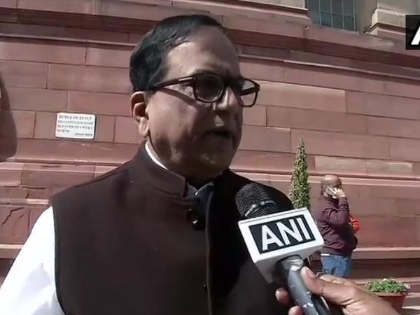 सुप्रीम कोर्ट ने मायावती को मूर्तियों पर खर्च पैसा लौटाने का आदेश नहीं दिया सुप्रीम कोर्ट ने मायावती को मूर्तियों पर खर्च पैसा लौटाने का आदेश नहीं दिया