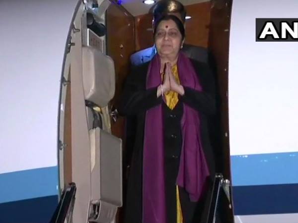Sushma Swaraj emplanes for UAE to attend OIC conclave Sushma Swaraj emplanes for UAE to attend OIC conclave