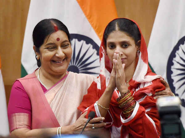 पाक में दशकों से फंसे भारतीय लौटे देश