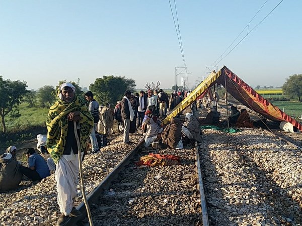 आंदोलनकारियों से बातचीत के लिए उच्च स्तरीय समिति गठित