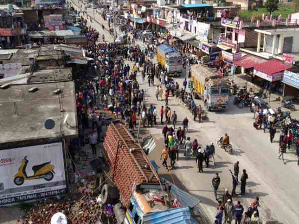 three people died and many injured after truck brakes failed three people died and many injured after truck brakes failed