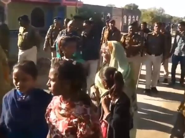 घोड़ी पर बैठाया तो बाद में जान से मार देंगे...