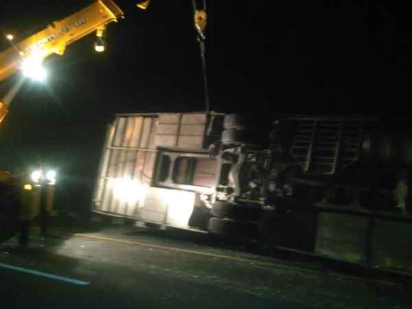 6 dead in road accident on Agra-Lucknow Expressway 6 dead in road accident on Agra-Lucknow Expressway