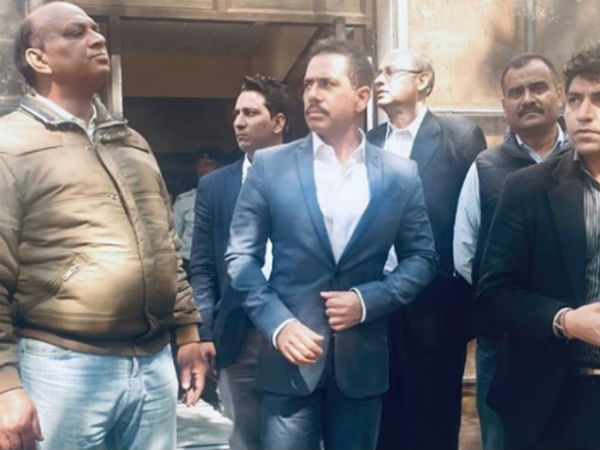 कई अवैध संपत्ति का आरोप