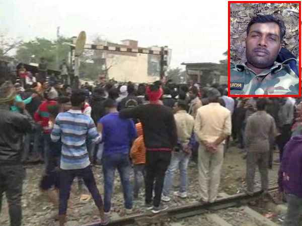 people thrown at the neglect of martyrs in deoria people thrown at the neglect of martyrs in deoria