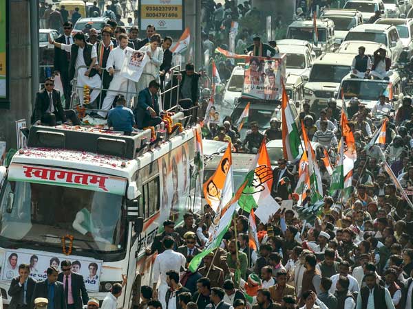 'गुटबाजी खत्म कर एकजुट हों कार्यकर्ता'