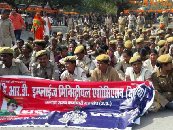 रूठे कर्मचारियों पर नजर